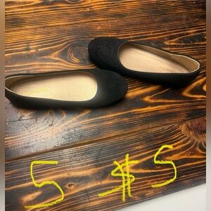 Black Women's Flats